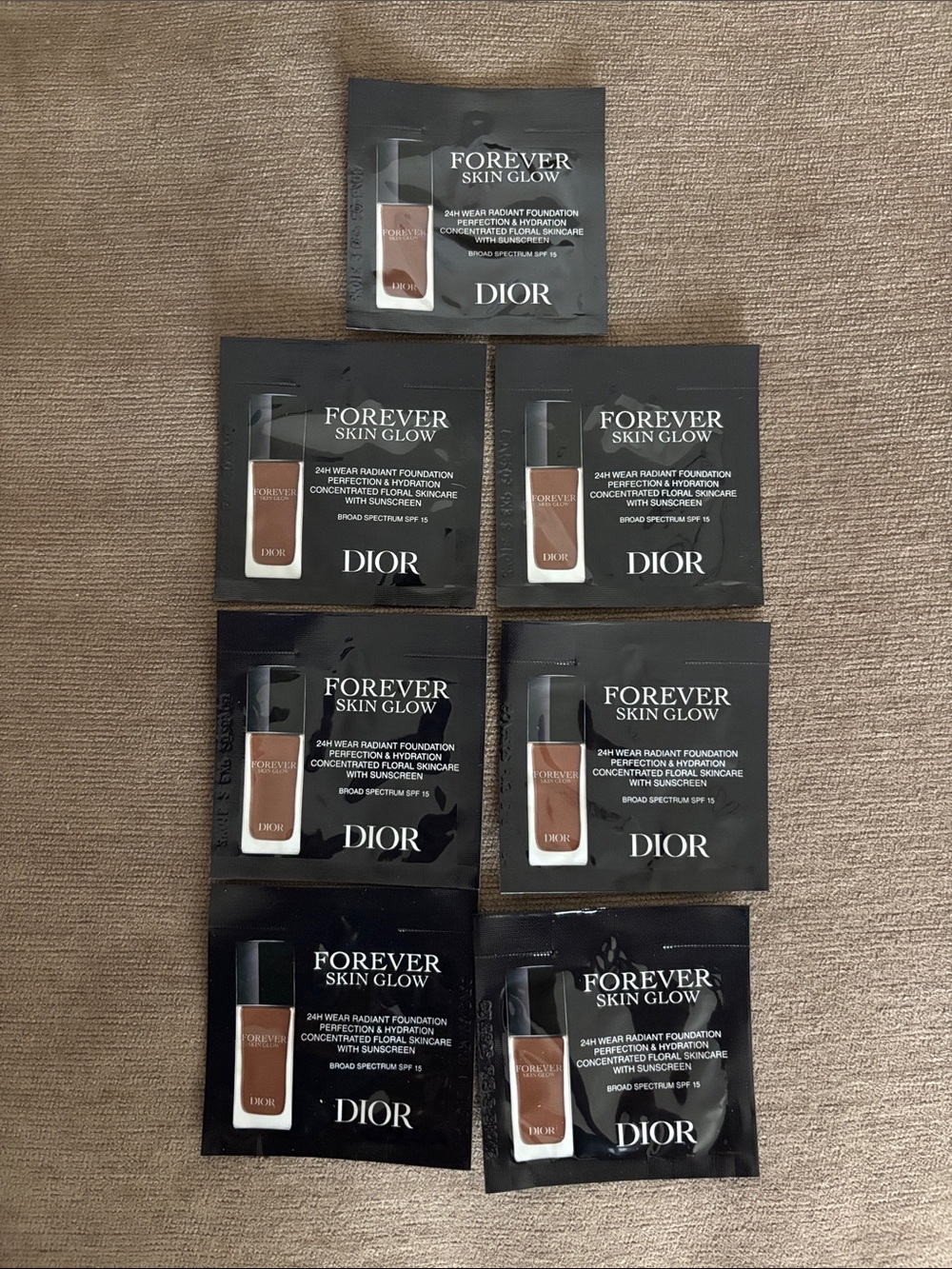 Dior Forever Skin Glow Foundation Samples Sampler in 7 W Warm / Glow 0.7 ml